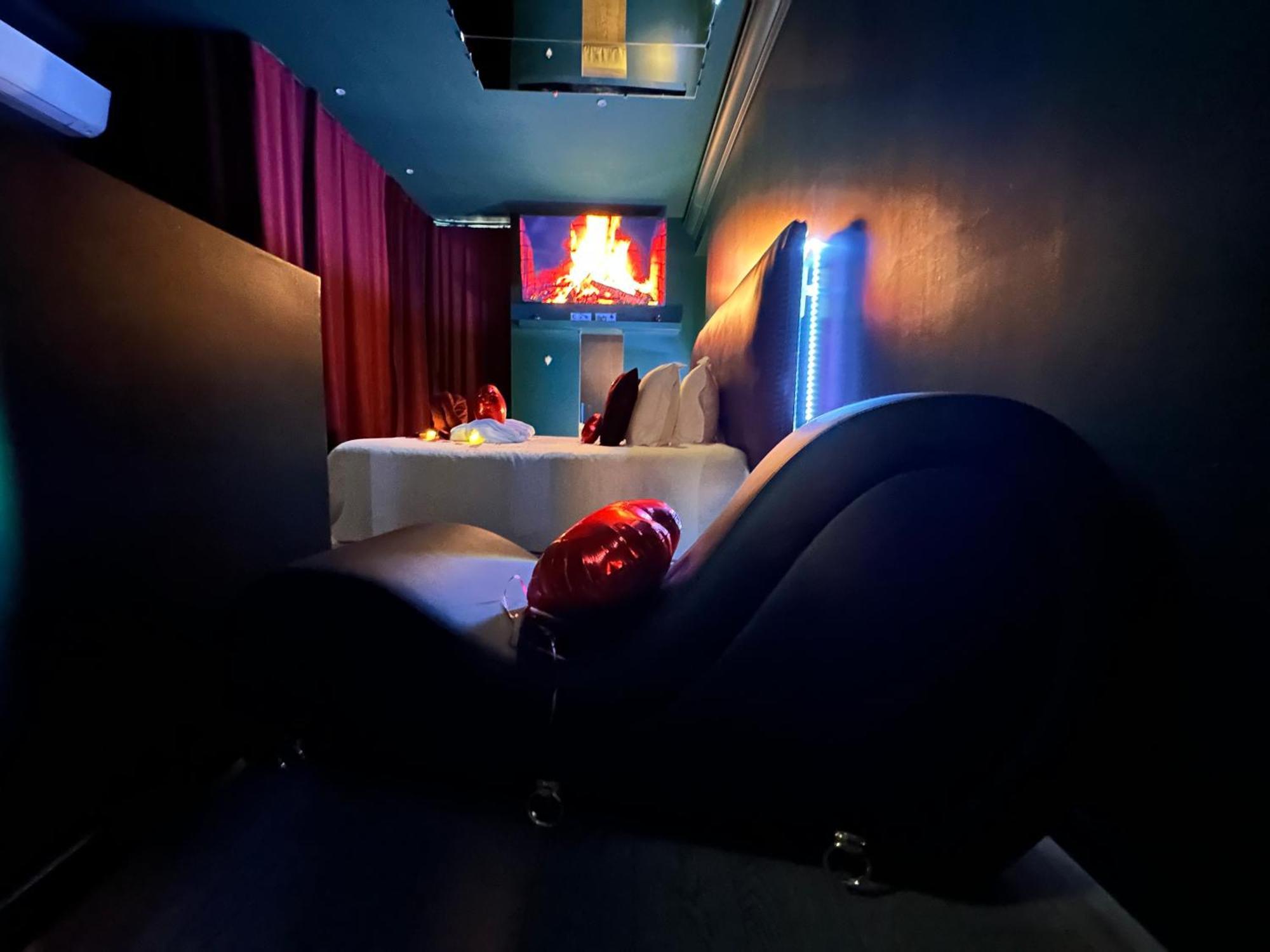 Mieuxqualhotel Jacuzzi Privatif Velvet Desire Bordeaux Eksteriør bilde