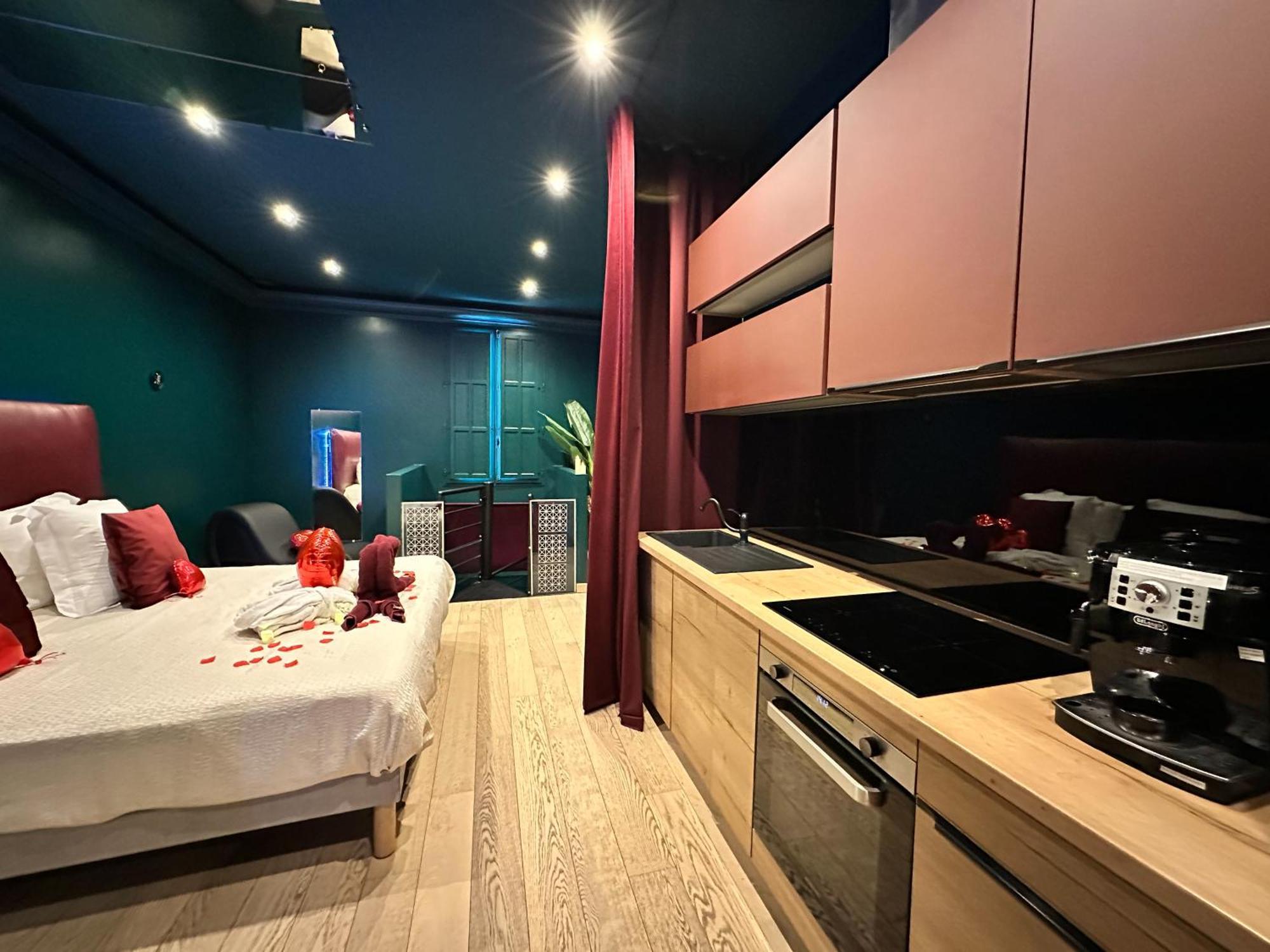 Mieuxqualhotel Jacuzzi Privatif Velvet Desire Bordeaux Eksteriør bilde