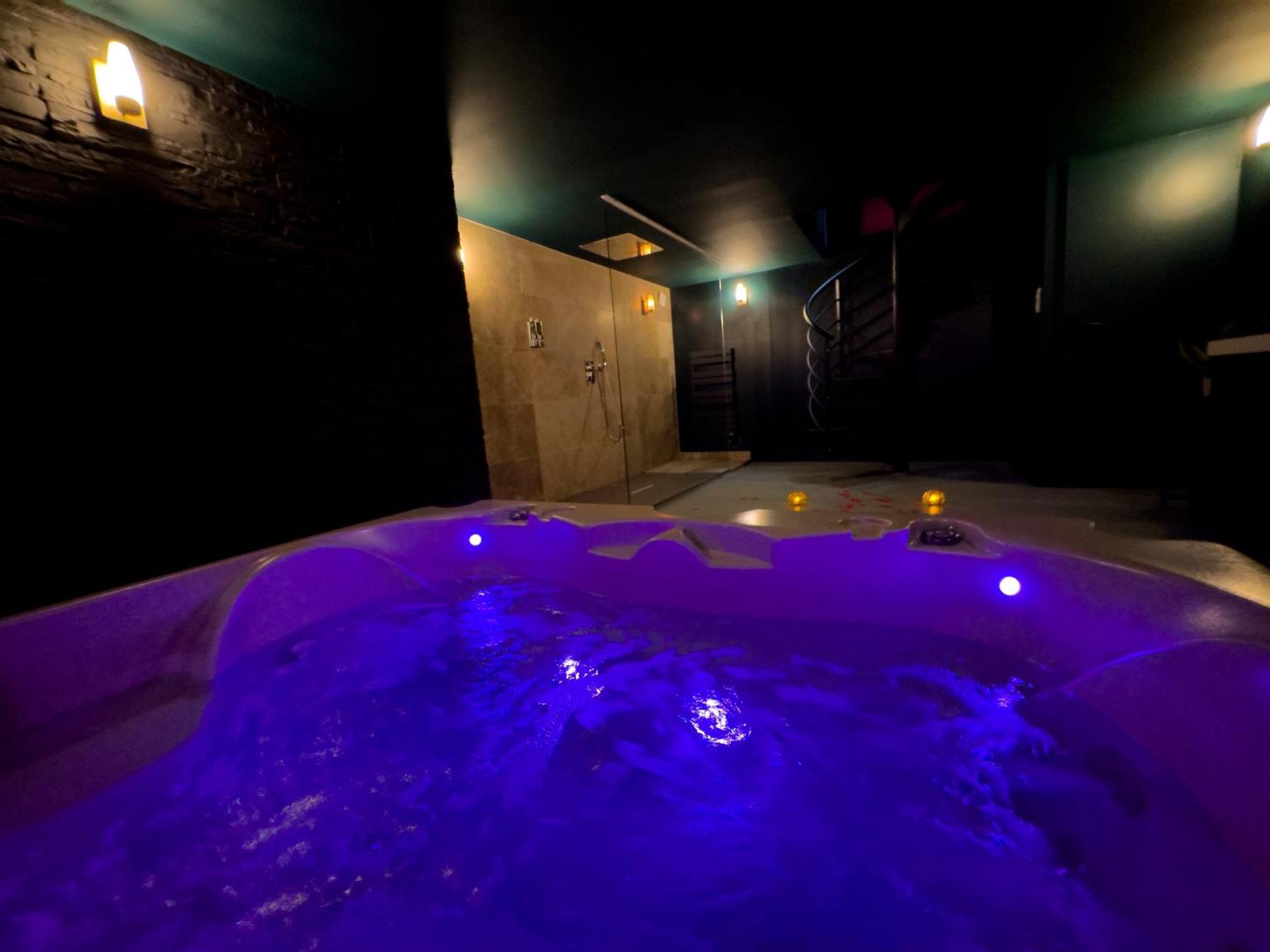 Mieuxqualhotel Jacuzzi Privatif Velvet Desire Bordeaux Eksteriør bilde